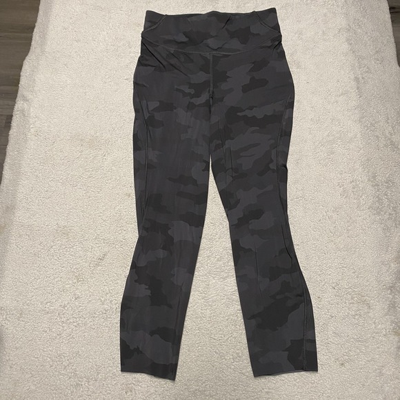 lululemon athletica Pants - Lululemon Base Pace High Rise Crop Leggings Size 6 Black Camo Nulux